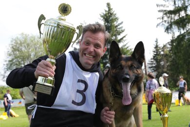 Das Lachen ist zurück: Peter Kaspereit hat am Wochenende in Lugau den Deutschen Meistertitel mit Schäferhund Kuno geholt.