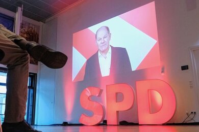 Zumindest per aufgezeichneter Videobotschaft auch beim "Debattencamp" dabei: Bundeskanzler Olaf Scholz (SPD).