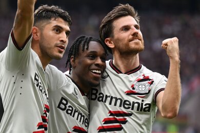 Der deutsche Meister Bayer Leverkusen feiert in Frankfurt den nächsten Auswärtssieg.