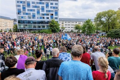 Laut Polizei rund 2500 Menschen folgten am 28. August dem Protestaufruf des Forums für Demokratie und Freiheit in Plauen. Für Sonntag ist nun eine weitere Kundgebung geplant. 