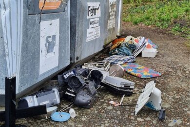 Eine Ansicht wie Lump und Lappen am Containerstandort Wohlhausen: Illegal abgelagerter Müll macht Ärger. Die Verursacher sind identifiziert und sollen ihre Hinterlassenschaften beseitigen.