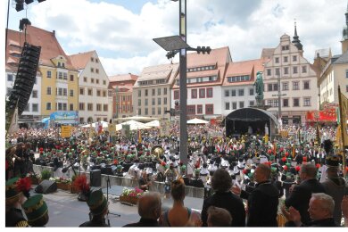 Die traditionelle große Bergparade und ein voller Obermarkt zum 36. Bergstadtfest 2023 in Freiberg.