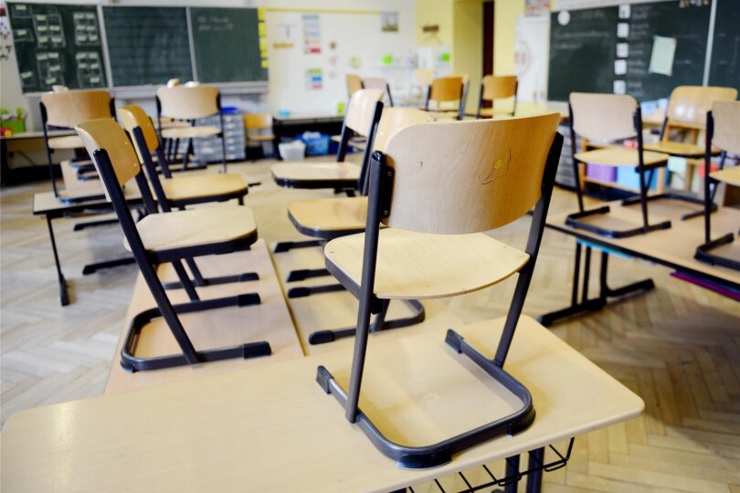 Die Schulräume sind vorhanden, aber es ist niemand da, der den Unterricht hält: Unterrichtsausfall wegen Lehrermangel wird in Chemnitz zu einem immer größeren Problem. Nun sind auch Gymnasien verstärkt betroffen.