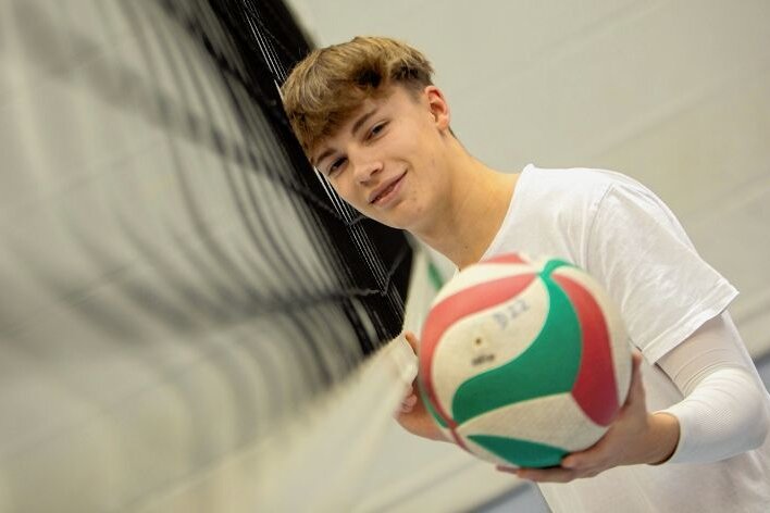 Jacob Uhlemann und der Volleyball - eine perfekte Fusion.
