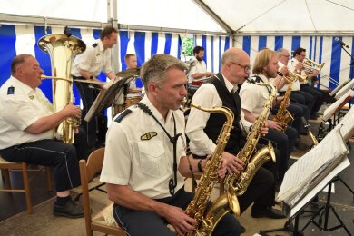 Die Dixieland-Band des Polizeiorchesters Sachsen spielte beim Jubiläumsfest zum 30-jährigen Bestehen der Gemeinde Bösenbrunn.