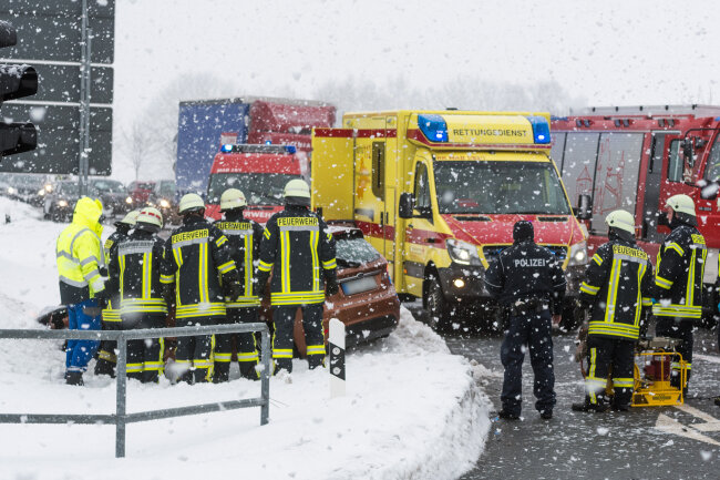 Vier Verletzte Bei Unfall Auf B 174 Bei Lauterbach | Freie Presse ...