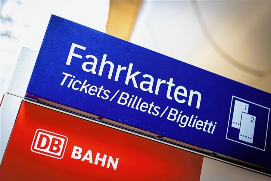 49-Euro-Ticket: Für wen es sich lohnt und wie es in Sachsen für Familien attraktiver wird - Ab Mai gilt in Deutschland das 49-Euro-Ticket. 