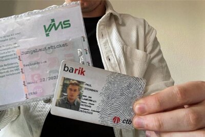 49-Euro-Ticket: Kommt die Chipkarte als Alternative? - Bei der Einführung des Deutschlandtickets bietet der VMS diese Abo-Fahrkarte nur in digitaler Form auf dem Smartphone an. Eine Chipkarte-Variante lässt sich aber alternativ in Dresden erwerben. 