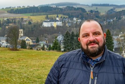 Schloss, Kirche, Heimat: Andreas Drescher ist wieder in Neuhausen. Als Allgäuer auf Zeit gewann er hier in diesem Jahr die Bürgermeisterwahl.