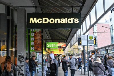 Das McDonald’s-Schild an der Zentralhaltestelle wird nicht mehr lange hängen.