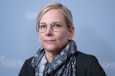 Sonja Penzel, Leiterin Landeskriminalamt Sachsen (LKA), nimmt an einer Kabinetts-Pressekonferenz teil. Das sächsische Kabinett will eine Bundesratsinitiative zur Strafverschärfung bei Angriffen auf Politiker und Wahlhelfer beschließen.