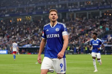 Schalke-Stürmer Simon Terodde beendet nach dieser Saison seine Karriere.
