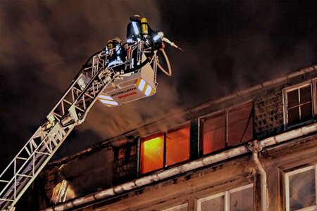 50.000 Euro Schaden bei Dachstuhlbrand in Beierfeld - Mehrer Stunden waren die Rettungskräfte im Einsatz, um den Brand zu löschen.