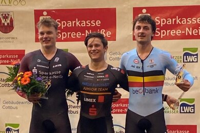 Radsportler Colin Rudolph (Mitte) vom RSV 54 Venusberg gewann beim "Großen Preis von Deutschenland" den Junioren-Sprint vor Tim-Louis Werner (RSC Cottbus) und dem Belgier Lowie Nulens.
