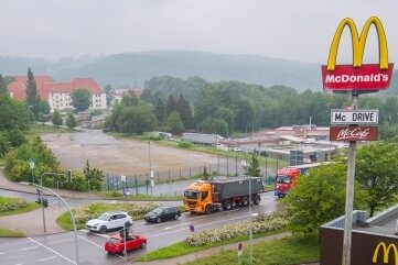 Auf der Freifläche (im Bild hinten) an der McDonalds-Kreuzung in Aue stehen Arbeiten an. 