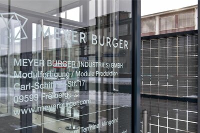 500 Arbeitsplätze bei Meyer Burger Freiberg in Gefahr - Kretschmer: „Bund und EU müssen endlich handeln“ - Der Freiberger Standort von Meyer Burger an der Carl-Schiffner-Straße.