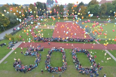 500 Ballons für 500 Jahre Geschwister-Scholl-Gymnasium in Freiberg - 