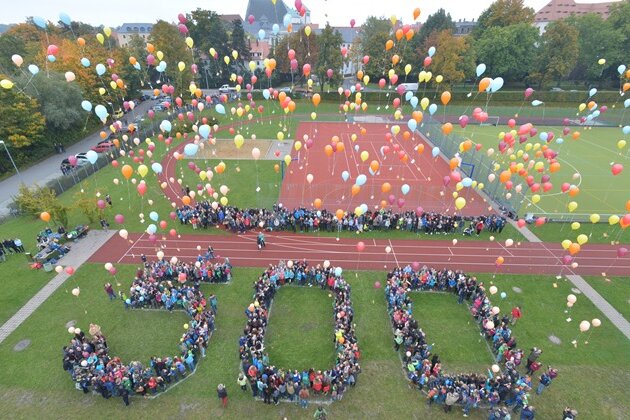 500 Ballons für 500 Jahre Geschwister-Scholl-Gymnasium in Freiberg - 
