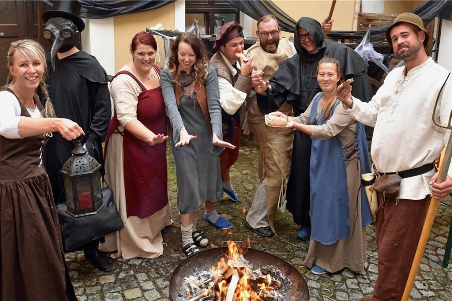 Statt eines Festumzugs können Gäste an 48 Orten im Stadtgebiet die 500-jährige Geschichte Scheibenbergs eintauchen. Im Bild: der Faschingsverein in mittelalterlichen Kostümen.
