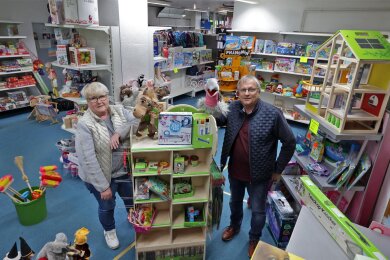 Yvonne und Matthias Röhner schließen nach 33 Jahren das Geschäft „Clowny“ in Meerane.