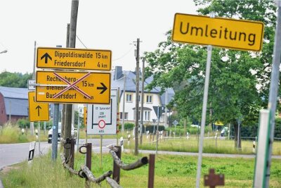 Auch in Burkersdorf bei Frauenstein wird gebaut. Autofahrer müssen deshalb Umwege in Kauf nehmen.