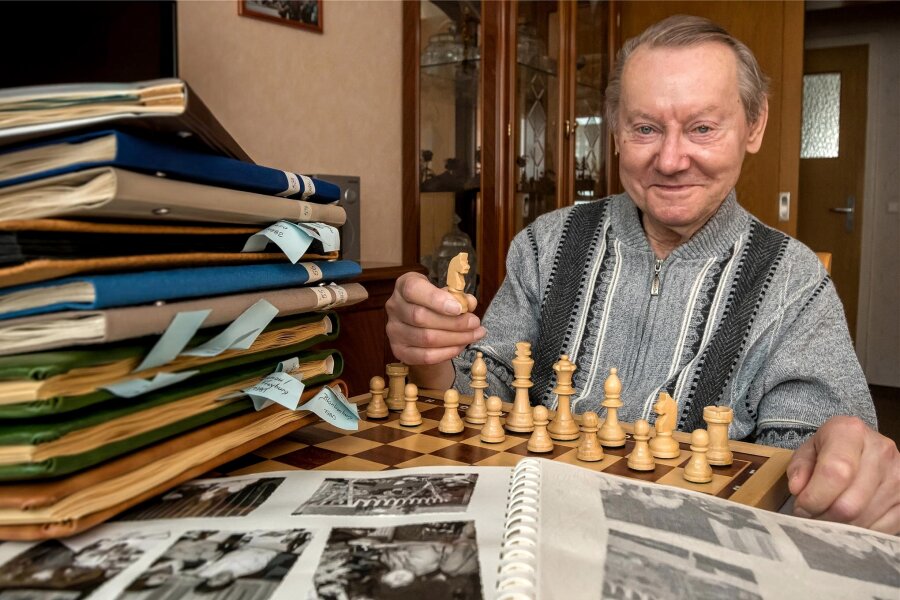 53. Seiffener Schach-Turnier vor traurigem Hintergrund - Wolfgang Ehnert hatte in zahlreichen Alben die Geschichte des Schachsports in der Region dokumentiert.