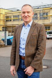 Jörg Hilger ist Geschäftsführer des Sächsischen Landeskontrollverbands (LKV). Der Dachaufbau auf dem neuen Laborgebäude sorgte in Lichtenwalde für Diskussionen.