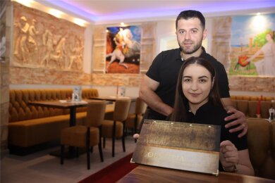 Elvis Nazeraj und seine Beqiri Ambra betreiben seit einer Woche das griechische Restaurant „Olympia“ in Wilkau-Haßlau.