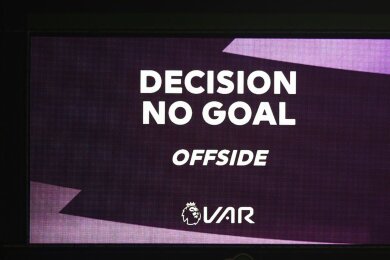 Die Vereine der Premier League wollen über die Abschaffung des VAR debattieren.