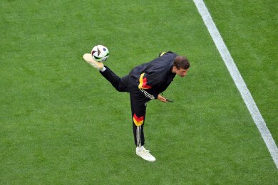 Hatte schon vor dem Anpfiff einen besonderen Auftritt auf dem Rasen des Münchner EM-Stadions: Thomas Müller.