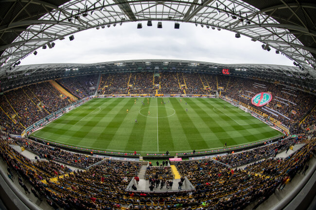 Corona Infizierte Im Dresdner Stadion Erzgebirge Aue Will