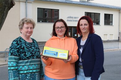 Maya Bretschneider, Katrin Wagner und Annett Benkert (v. l.) engagieren sich für den Spendenlauf der Oberschule.