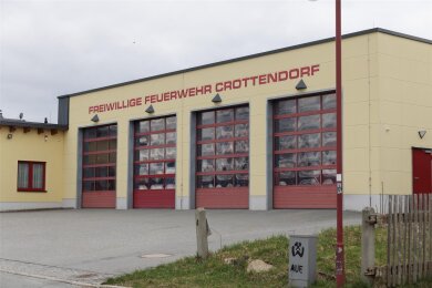 Die Freiwillige Feuerwehr Crottendorf soll ein neues Hilfeleistungslöschgruppenfahrzeug bekommen. Das kommt auch bei Unfällen zum Einsatz.