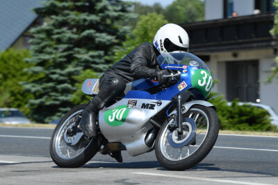 Wolfram Trabitzsch auf seiner MZ. Mit diesem Motorrad stürzte er am Sonntag in Zschorlau schwer.