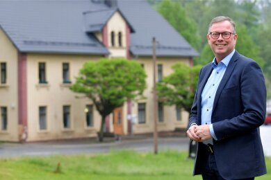 Rico Gerhardt, der CDU-Bürgermeister von Oberschöna, sieht den geplanten Ausbau der B 173 zwischen Memmendorf und Oberschöna kritisch. Der Rathauschef hält das Projekt für überzogen. Seiner Meinung nach gebe es kritischere Straßen in der Gemeinde, auf denen Unfälle verhindert werden könnten.