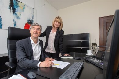 Andreas Hostalka und Uta Ritter: Die Vorstände der Volksbank Vogtland-Saale-Orla haben Zahlen für das Jahr 2023 vorgelegt und auch ihre Erwartungen an die Politik deutlich gemacht.