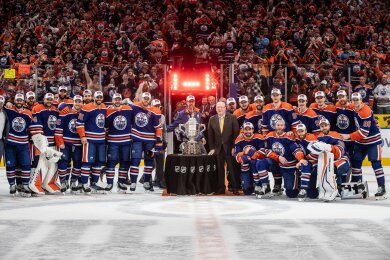 Die Edmonton Oilers feiern den Einzug in die NHL-Finals.