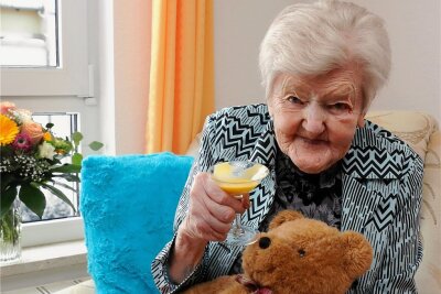 Wer so fit wie Margarete Hermann seinen 102. Geburtstag feiern darf, kann sich glücklich schätzen. Im Haus läuft sie am Rollator. 