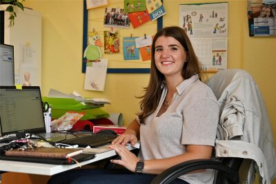 Francesca Bur, Schulsozialarbeiterin an der Rochlitzer Regenbogen-Grundschule, plant die Projekte, für die es kürzlich Geld von ungewöhnlicher Seite gab.