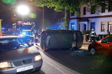 Vw Muss Radfahrer Ausweichen Und Fahrt Gegen Ampel Freie Presse Chemnitz