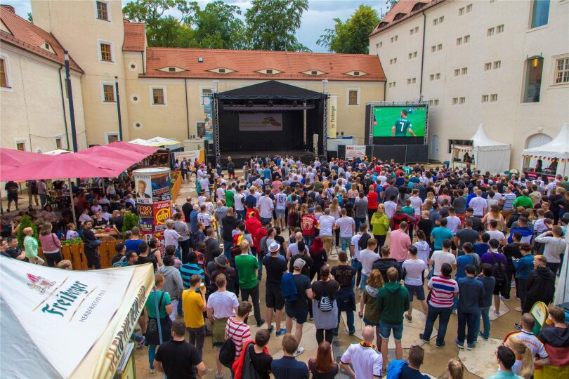 Die Freiberger Sommernächte im Schlosshof bieten während der Fußball-Europameisterschaft Public Viewing bei fast jedem Spiel.