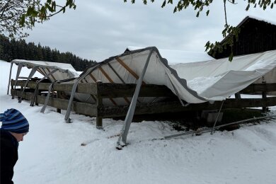 Der starke Schneefall hat das Zelt am Bärendorfer Schupfen beschädigt. Kann es weiter genutzt werden?