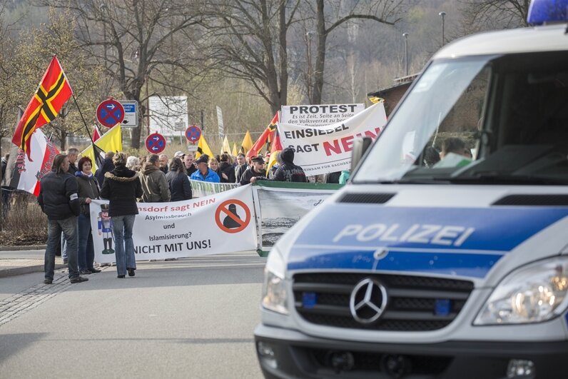 600 Demonstranten bei erstem Sternmarsch in Aue - 
