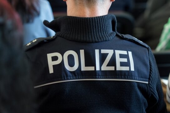 61 gefälschte Impfausweise bei Wohnungsdurchsuchung in Dresden gefunden