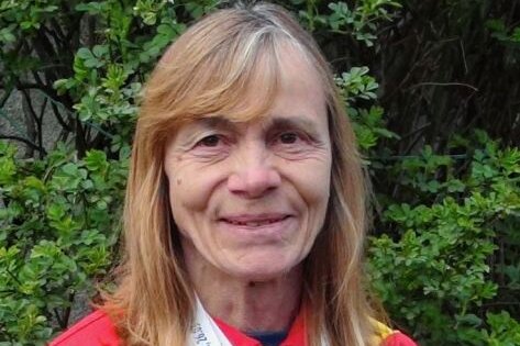 Petra Herrmann, hier bei der Deutschen Seniorenmeisterschaft in Erding im vergangenen Herbst, ist mit ihren drei WM-Medaillen zufrieden. Gold gewann sie im Dreisprung. 