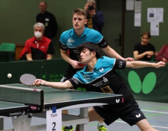 Kazuha Nakamura (vorne) wird nach einem kurzen Gastspiel am Sonntag bereits sein letztes Spiel für den TTC Sachsenring Hohenstein-Ernstthal geben. 