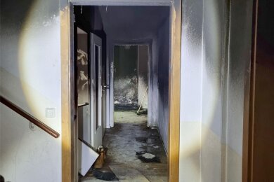 In einem Wohnhaus in der Chemnitzer Annenstraße war das Feuer am 12. Juni 2023 gegen 1.30 Uhr ausgebrochen. Laut den Ermittlern waren mehrere Brandsätze im Spiel.