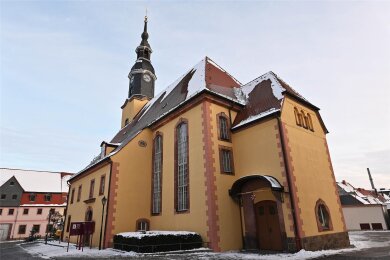 Die St. Jakobus Kirche Lunzenau im Winter.