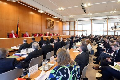 Die Richterinnen und Richter des Zweiten Senats am Bundesverfassungsgericht in Karlsruhe verhandeln über die geplante Wahlrechtsreform der Ampel-Koalition.