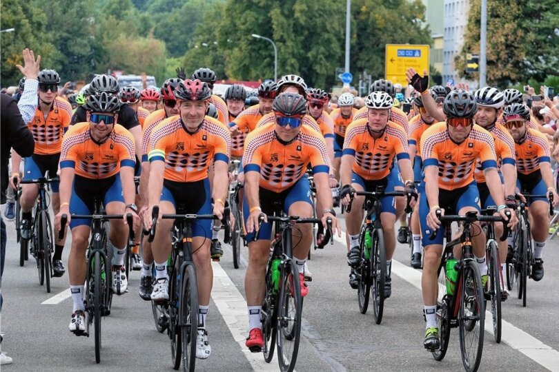 Der "European Peace Ride" wird immer größer und internationaler. Die Etappenfahrt ist eines der zentralen Projekte der Kulturhauptstadt 2025. Bei der zweiten Auflage 2022 waren 120 Radfahrer zwei Tagen von Polen über Tschechien nach Deutschland unterwegs. In diesem Jahr gibt es drei Etappen und 200 Starter. 